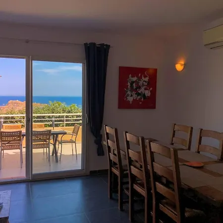 Semesterbostad Maison Charmante A Avec Piscine Partagee